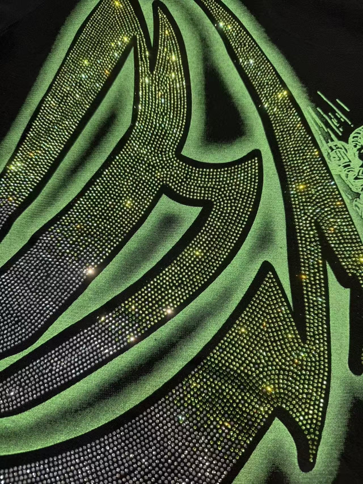 MIXED EMOTION Green Graphic Rhinestone T-Shirt